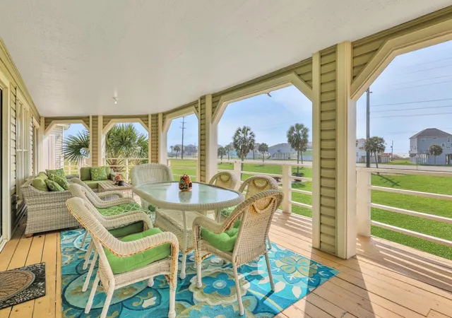 Photo 4 of Single family home for sale at 18403 Shaman Dr, Galveston, TX 77554 | MLS# 90984906 | Listing updated on 2026-07-22