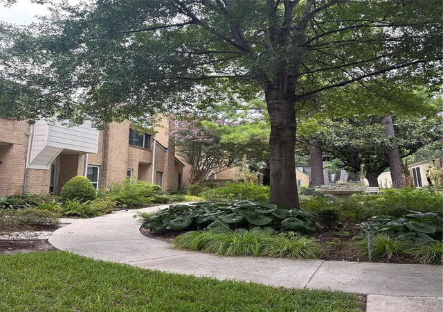3rd image of 12625 Memorial Dr, Houston, TX 77024