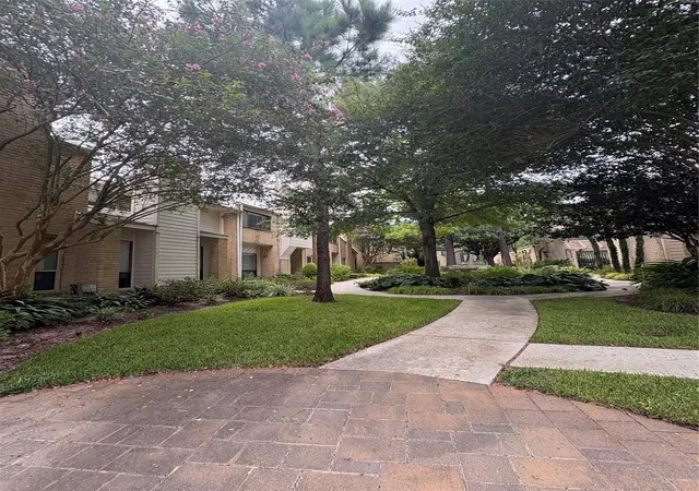 4th image of 12625 Memorial Dr, Houston, TX 77024