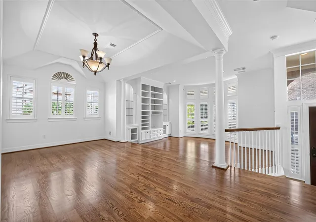 Photo 2 of Townhouse for sale at 5202 Sagecircle St S, Houston, TX 77056 | MLS# 72584684 | Listing updated on 2026-09-17