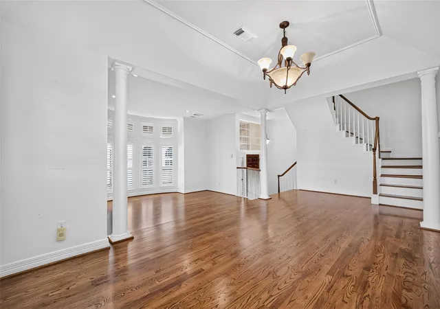 Photo 3 of Townhouse for sale at 5202 Sagecircle St S, Houston, TX 77056 | MLS# 72584684 | Listing updated on 2026-09-17