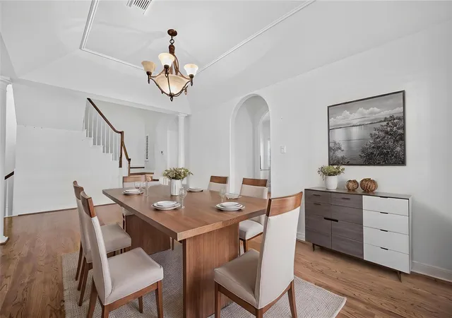 Photo 4 of Townhouse for sale at 5202 Sagecircle St S, Houston, TX 77056 | MLS# 72584684 | Listing updated on 2026-09-17