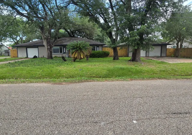 Homes for sale in Alvin, TX | 401 E Dumble St, Alvin, TX 77511 | MLS# 8955641
