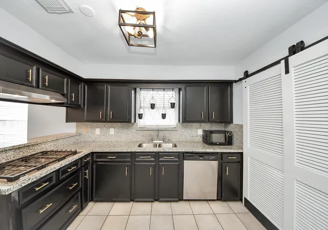 Townhouse for sale at 18 Barcelona Ct, Missouri City, TX 77459 | MLS# 10558525