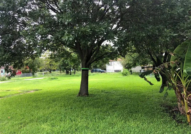 Photo 4 of Land for sale at 211 2Nd St N, Texas City, TX 77590 | MLS# 50216331 | Listing updated on 2025-12-18
