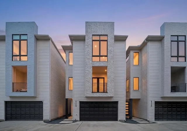 Townhouse for sale at 834 Wakefield Dr #B, Houston, TX 77018 | MLS# 81140480