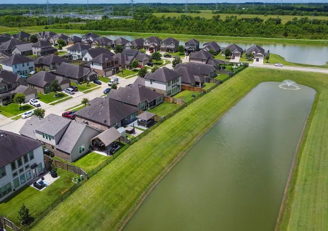 50th image of 726 Rim Water Dr, Alvin, TX 77511 | MLS# 28579392