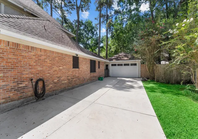 Photo 3 of Sale Pending at 2022 Grv Lake Dr, Kingwood, TX 77339 | MLS# 55787962 | Listing updated on 2026-09-18