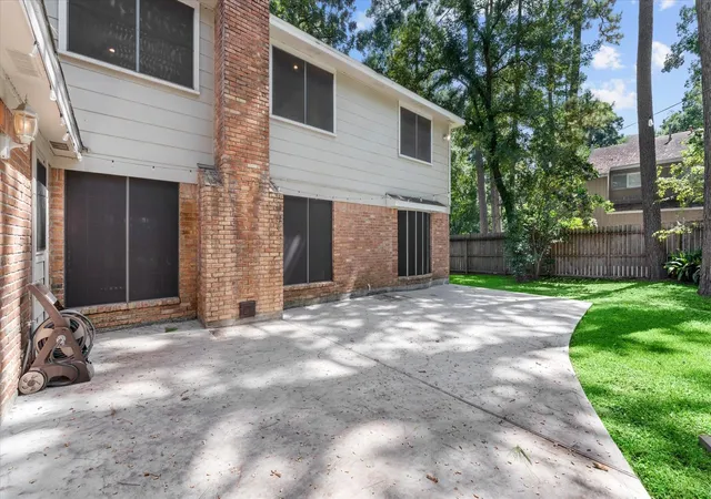 Photo 4 of Sale Pending at 2022 Grv Lake Dr, Kingwood, TX 77339 | MLS# 55787962 | Listing updated on 2026-09-18