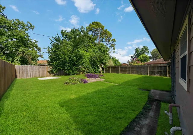 17th image of 11011 Carlton Dr, Houston, TX 77047 | MLS# 34692298