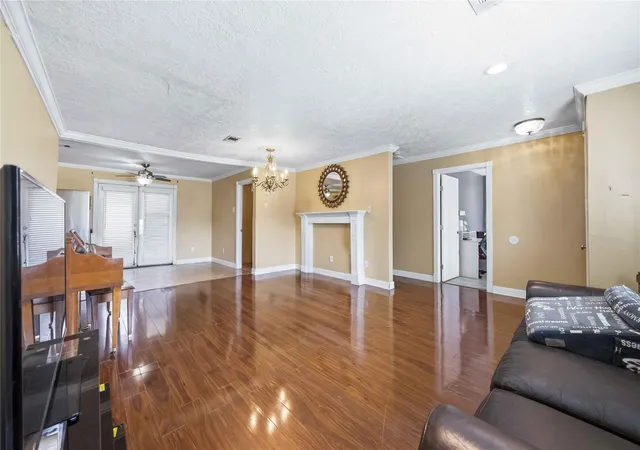 5th image of 11011 Carlton Dr, Houston, TX 77047 | MLS# 34692298