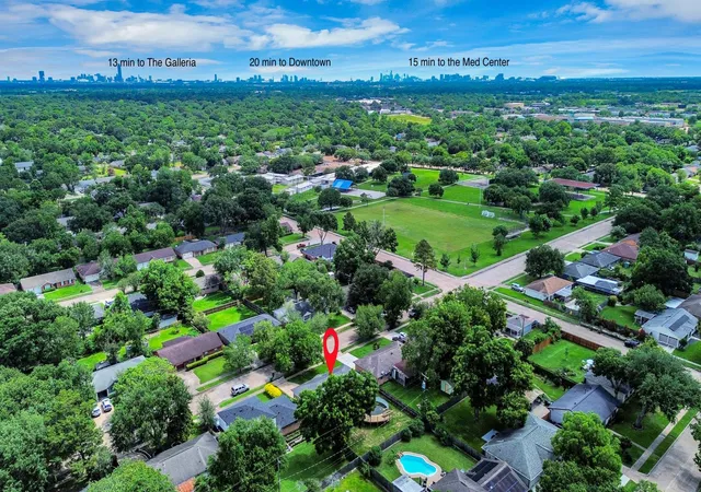Photo 3 of Single family home for sale at 5815 Effingham Dr, Houston, TX 77035 | MLS# 13467333 | Listing updated on 2026-09-17