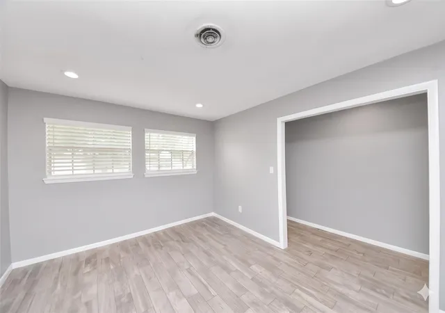 Photo 4 of Single family home for sale at 5815 Effingham Dr, Houston, TX 77035 | MLS# 13467333 | Listing updated on 2026-09-17