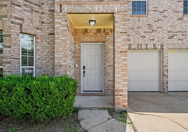 Photo 2 of Single family home for sale at 8431 Parapet Pl, Rosharon, TX 77583 | MLS# 42026277 | Listing updated on 2026-08-06