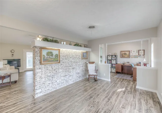 3rd image of 458 E Lake Dr, Livingston, TX 77351 | MLS# 79167400