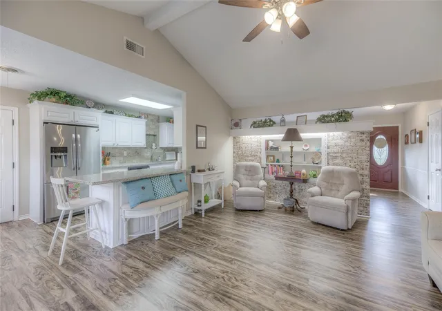 4th image of 458 E Lake Dr, Livingston, TX 77351 | MLS# 79167400