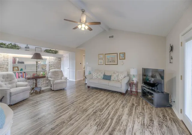 5th image of 458 E Lake Dr, Livingston, TX 77351 | MLS# 79167400
