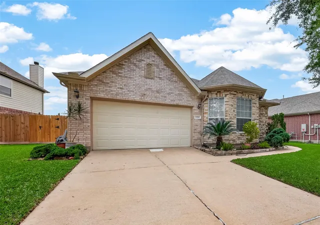 2nd image of 13719 Saxony Dr, Sugar Land, TX 77498 | MLS# 61913595