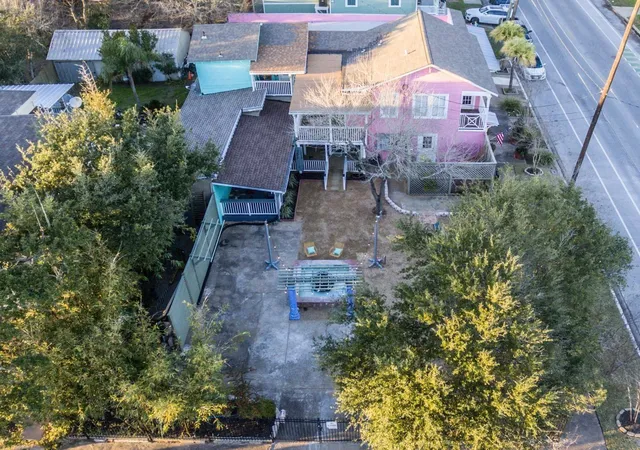 Photo 3 of Multi family home for sale at 1515 19th St, Galveston, TX 77550 | MLS# 32737170 | Listing updated on 2026-08-28