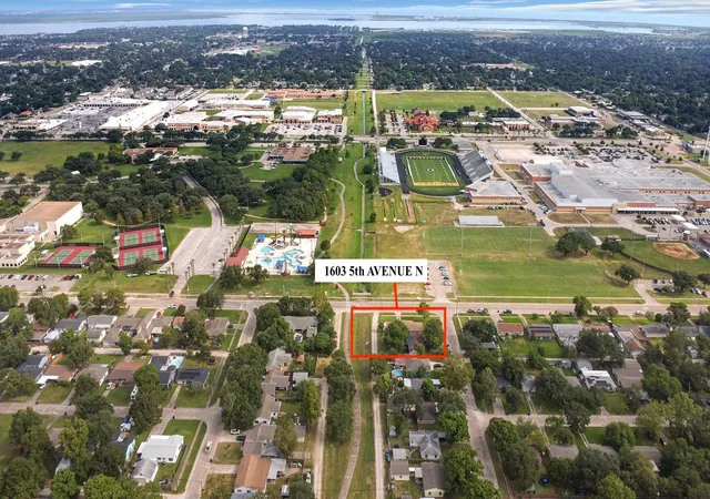 Photo 2 of Single family home for sale at 1603 5th Ave N, Houston, TX 77590 | MLS# 58696650 | Listing updated on 2026-09-01