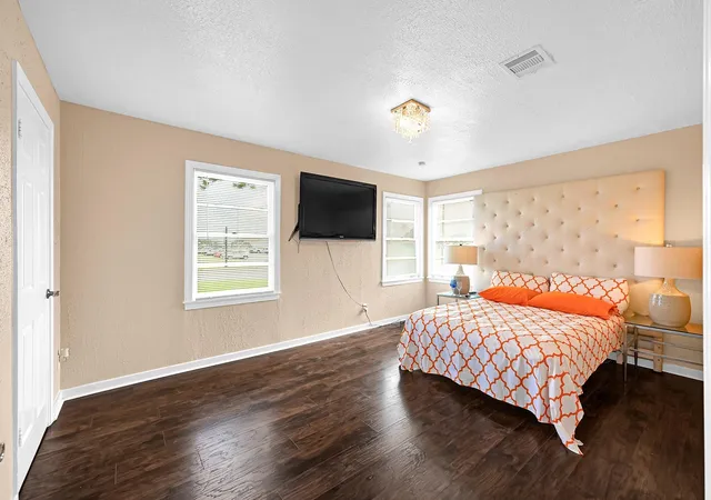 Photo 4 of Single family home for sale at 1603 5Th Ave N, Houston, TX 77590 | MLS# 58696650 | Listing updated on 2026-09-01