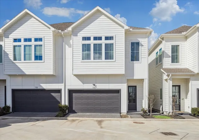Homes for sale in Houston, TX | 728 Carriage Knolls Dr, Houston, TX 77008 | MLS# 20708464