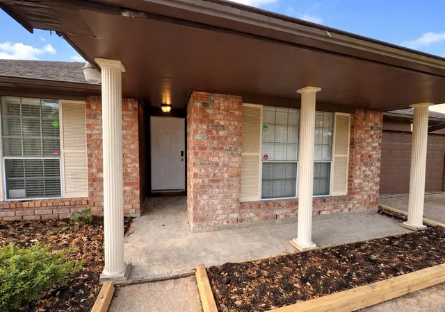 Photo 2 of Single family home for sale at 11915 Fallbrook Dr, Houston, TX 77065 | MLS# 7553157 | Listing updated on 2026-09-17