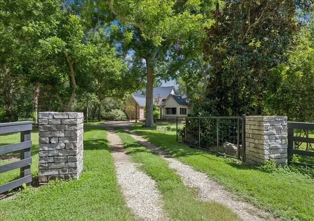 Photo 2 of Single family home for sale at 18202 County Rd 40 Lockridge, Rosharon, TX 77583 | MLS# 89565475 | Listing updated on 2026-08-18