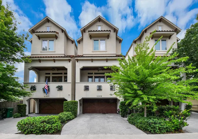 Single family home for sale at 1309 Malone St, Houston, TX 77007 | MLS# 58963032