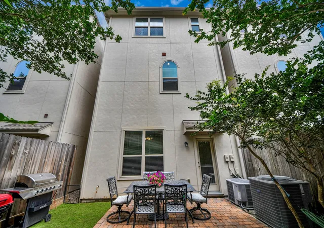 Photo 4 of Single family home for sale at 1309 Malone St, Houston, TX 77007 | MLS# 58963032 | Listing updated on 2026-08-29