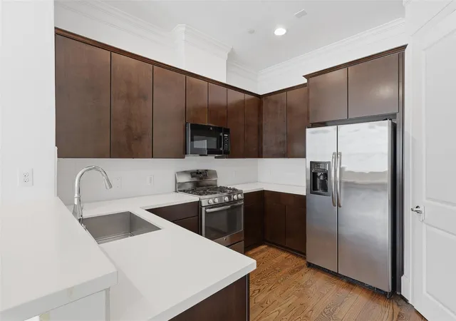 3rd image of 3302 Audley St #126, Houston, TX 77098 | MLS# 50165101