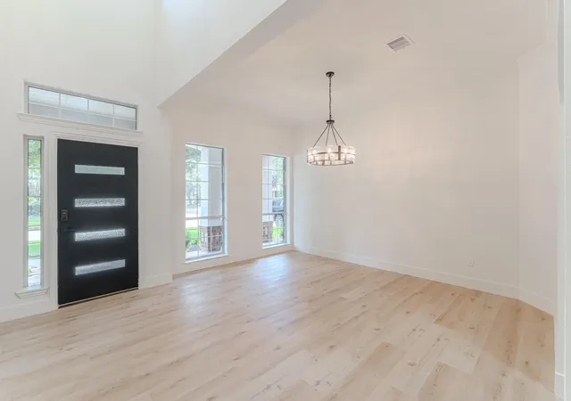 Photo 4 of Single family home for sale at 1323 Arden Forest Dr, Spring, TX 77379 | MLS# 44202720 | Listing updated on 2026-08-28