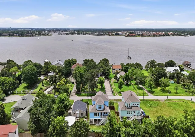 2nd image of 2922 Seargent St, Seabrook, TX 77586 | MLS# 83077806