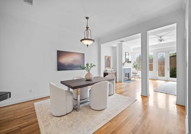 Photo 3 of Sale Pending at 2417 Park St, Houston, TX 77019 | MLS# 82082970 | Listing updated on 2026-08-31