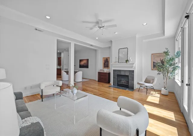 Photo 3 of Sale Pending at 2417 Park St, Houston, TX 77019 | MLS# 82082970 | Listing updated on 2026-08-31