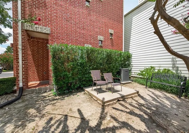 Photo 2 of Single family home for sale at 5653 Pine St, Houston, TX 77081 | MLS# 81351703 | Listing updated on 2026-09-18