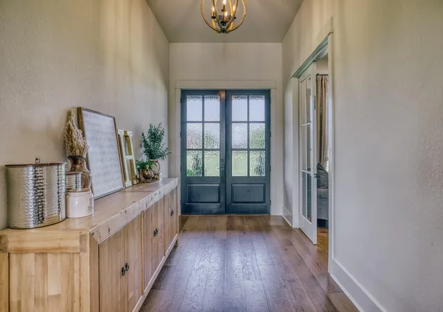 Photo 4 of Single family home for sale at 1064 Chapel View Ln, Chappell Hill, TX 77426 | MLS# 11874563 | Listing updated on 2026-07-23