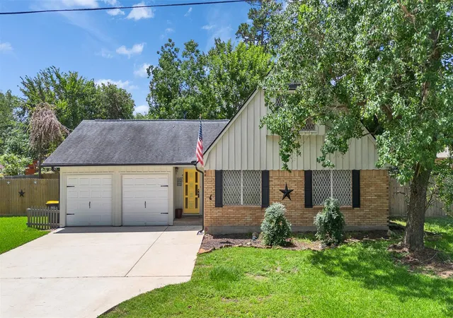 Photo 1 of Single family home for sale at 405 Billie Bess Ln, Conroe, TX 77301 | MLS# 51951859 | Listing updated on 2026-08-22