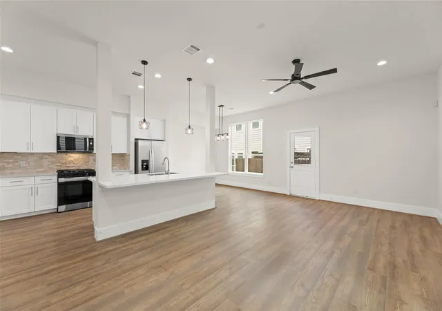 Photo 3 of Single family home for sale at 1805 Palmetto Landing Dr, Houston, TX 77009 | MLS# 73440928 | Listing updated on 2026-09-19