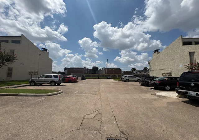 3rd image of 10075 Westpark Dr #94, Houston, TX 77042 | MLS# 94134232