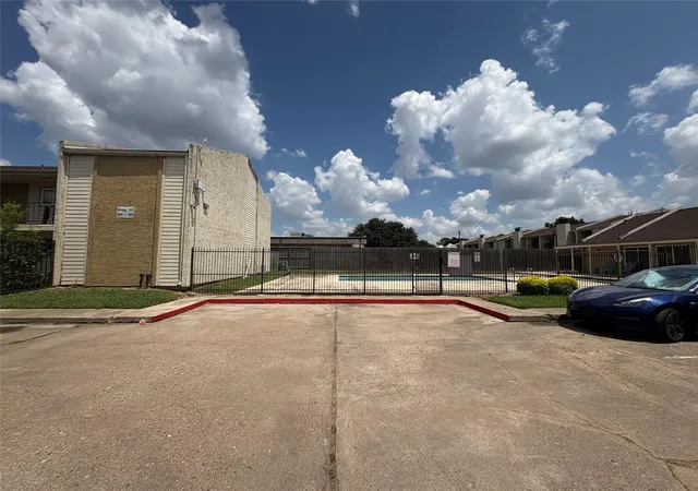 4th image of 10075 Westpark Dr #94, Houston, TX 77042 | MLS# 94134232