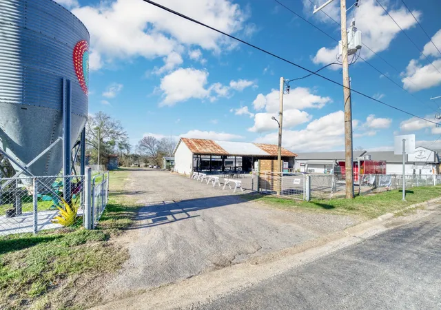 Photo 1 of Land for sale at 710 S May St, Madisonville, TX 77864 | MLS# 36896469 | Listing updated on 2026-08-27