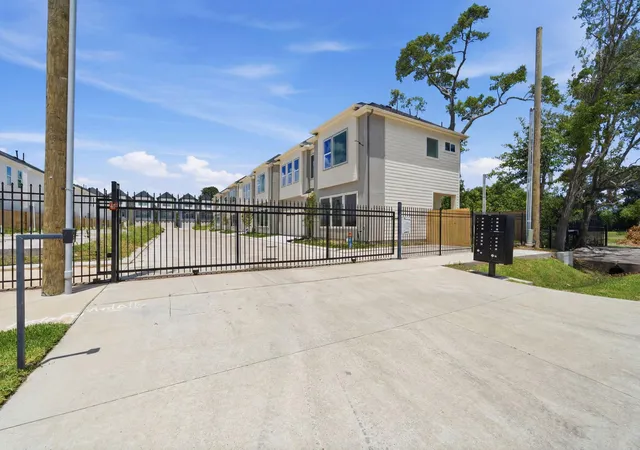3rd image of 8902 Knoll Leaf Dr, Houston, TX 77080 | MLS# 23760941