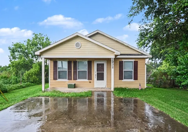 Photo 3 of Sale Pending at 2932 Shady Crk Ln, Freeport, TX 77541 | MLS# 72473362 | Listing updated on 2026-09-16