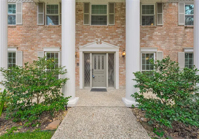 Photo 3 of Single family home for sale at 5510 Ct Of York, Houston, TX 77069 | MLS# 20983102 | Listing updated on 2026-09-21