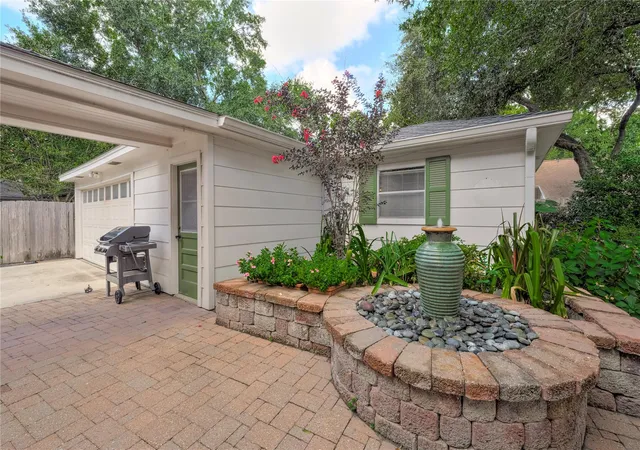 Photo 3 of Single family home for sale at 5510 Ct Of York, Houston, TX 77069 | MLS# 20983102 | Listing updated on 2026-09-21