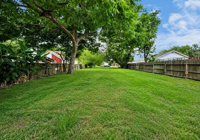 2nd image of 111 6th Ave N, Texas City, TX 77590 | MLS# 81365866