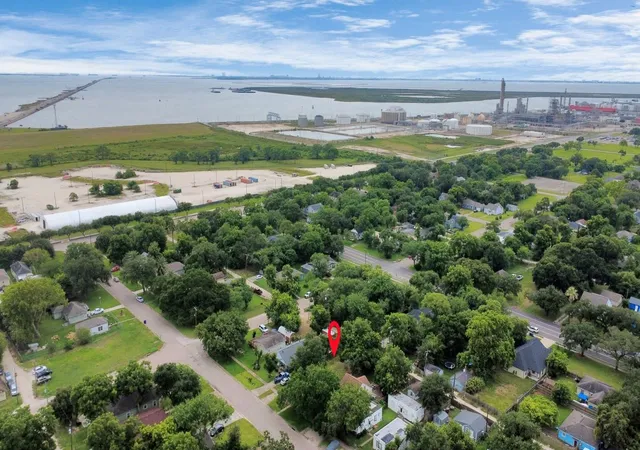 8th image of 111 6th Ave N, Texas City, TX 77590 | MLS# 81365866