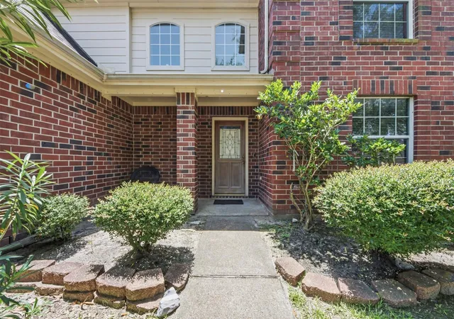 Photo 2 of Single family home for sale at 924 Chad Ln, Baytown, TX 77521 | MLS# 87159090 | Listing updated on 2026-09-14