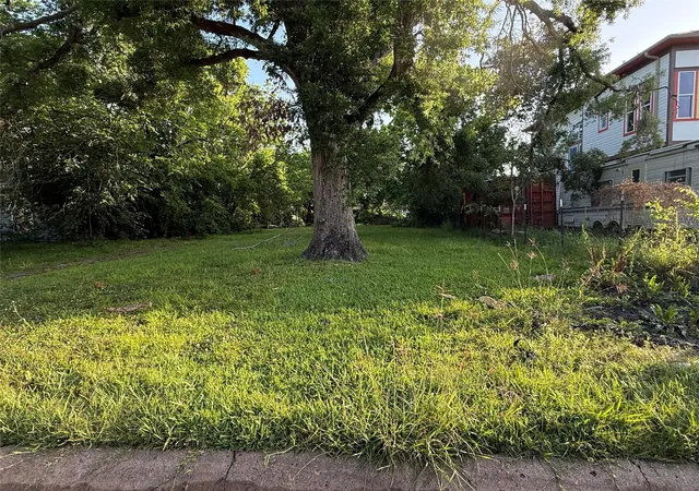 2nd image of 5307 Willow Glen Dr, Houston, TX 77033 | MLS# 13520879